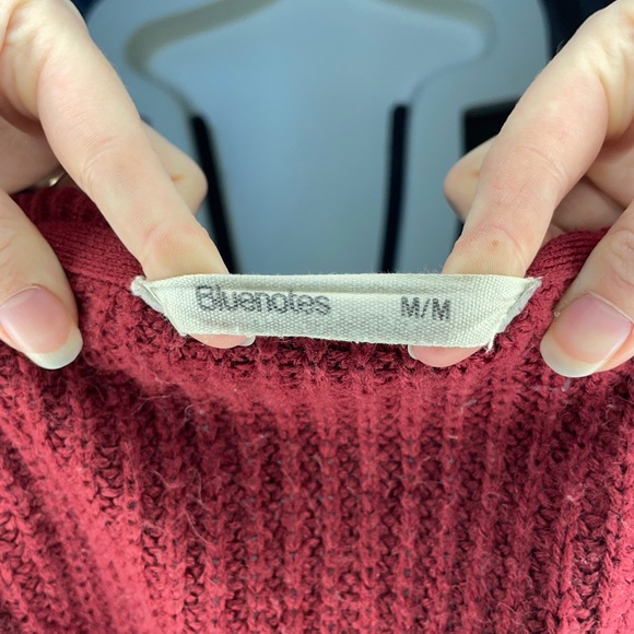 ❣️3/$30 Bluenotes burgundy cropped knit sweater - Picture 4 of 5